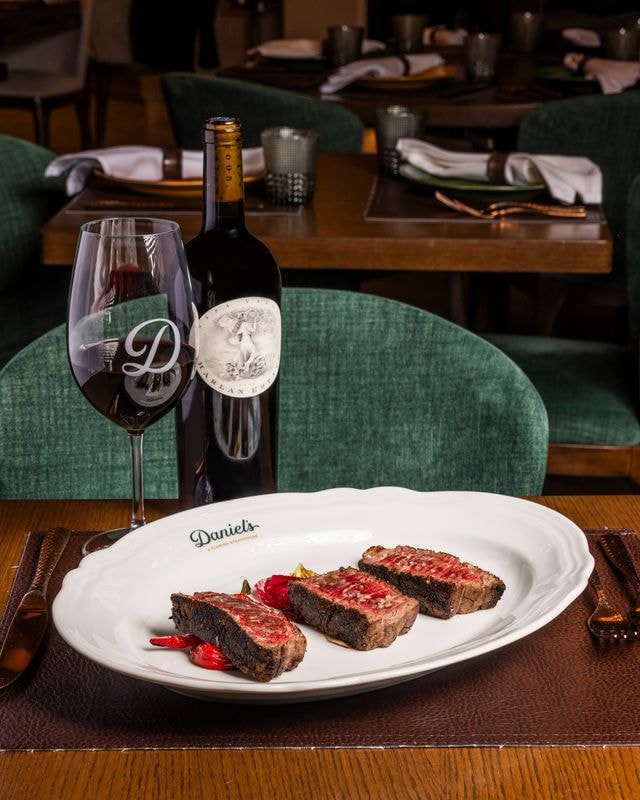 Daniel's, A Florida Steakhouse Launches Monday Night Wine & Dine — Starting October 5