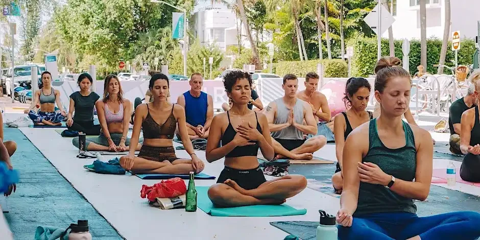 Free Community Yoga on Lincoln Road