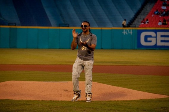 SEAN PAUL at the FLORIDA MARLINS Game for the final SUPER SATURDAY