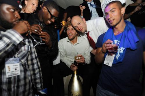 DALLAS MAVERICKS MVP DIRK NOWITZKI CELEBRATES VICTORY WITH ARMAND DE BRIGNAC ("ACE OF SPADES") CHAMPAGNE. (Armand de Brignac, Seth Browarnik/WorldRedEye.com, LIV at Fontainebleau) 