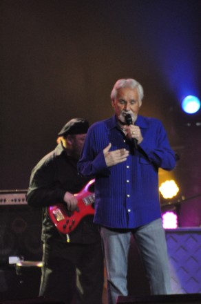 Kenny-Rogers-036-292x440