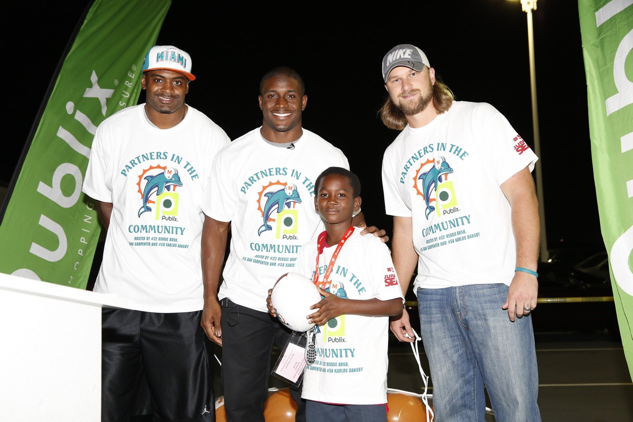 Reggie bush dan carpenter and karlos dansby host fins and kids publix