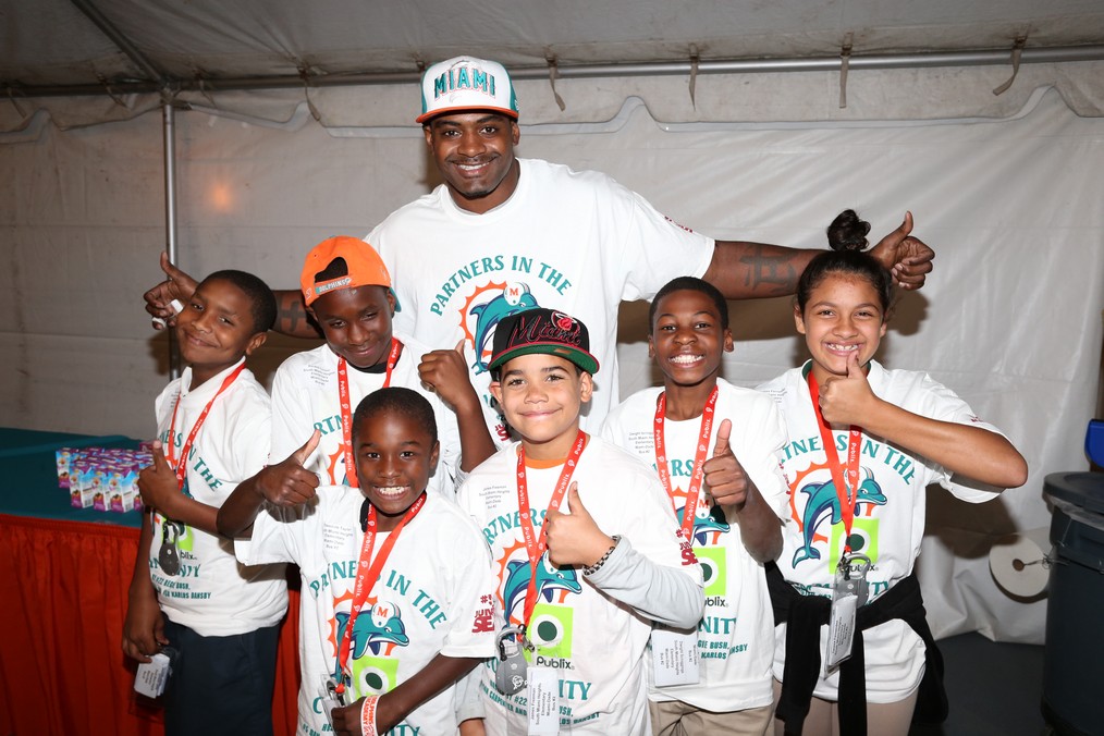 Reggie bush dan carpenter and karlos dansby host fins and kids publix