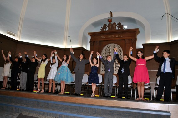 Students Graduate from the Gordon Day School of Beth David Congregation1
