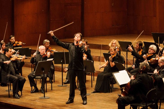 Joshua Bell and ASMF (credit Ian Douglas)