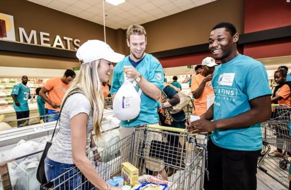 Miami Dolphins in the Community: Publix Kids and Fins Thanksgiving Shopping Spree