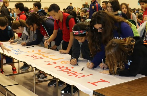 Tequesta Trace Middle School Students signing the pledge banner to remain substance abuse free