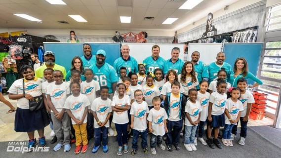 Miami Dolphins in the Community: Halloween Shop with a Fin