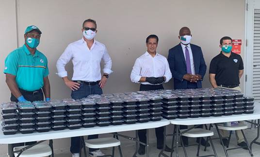 Pictured: left-right, Miami Dolphins Senior Vice President of Alumni Relations Nat Moore; Miami Dolphins Vice Chairman and CEO Tom Garfinkel; M-DCPS Superintendent Alberto M. Carvalho; Jason Jenkins, Miami Dolphins Senior Vice President, Communications and Community Affairs; and Jesse Marks, Executive Director of the Miami Dolphins Foundation prepare to hand out meals.