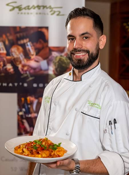 Seasons 52 Chef Elvis Bravo returns to Facebook Live to teach viewers how to prepare Caramelized Grilled Sea Scallops with  French Green Beans and Mascarpone Risotto on Tuesday, October 27, at 2 p.m. His livestream is part of The Galleria at Fort Lauderdale’s  Cooking with The Galleria virtual series.