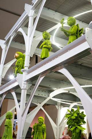 Jason Jacques Gallery’s Design Miami/ 2022 presentation featuring Moss Children by Kim Simonsson and an installation by Urban Umbrella. Photograph courtesy of Jason Jacques Gallery. Photographer: Grace Nkem.