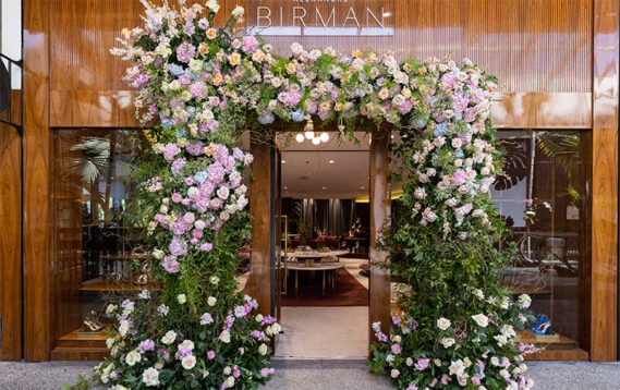 Alexandre Birman’s 2022 Fleurs de Villes FEMMES floral installation, designed by The Soirée Aesthetic.