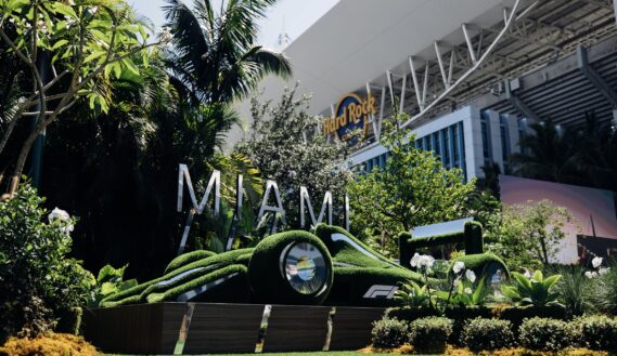 On the Team Village inside Hard Rock Stadium, F1® drivers competed in a series of football exercises coached by a variety of Miami Dolphins players including Tua Tagovailoa, Jaelan Phillips, Jevon Holland, Bradley Chubb and Emmanuel Ogbah •       World Champion Max Verstappen and Miami Dolphins quarterback Tua Tagovailoa swap jerseys — as both athletes compete in their respective sports with the number one •       American racer Logan Sargeant looking forward to racing at his home race for the first time •       Students from local Miami Gardens schools get a garage tour of Mercedes and Q&A session with Lewis Hamilton 