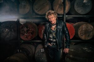 Caption: Sir Rod Stewart at Loch Lomond Distillery (Photo Credit Jonas Mohr)