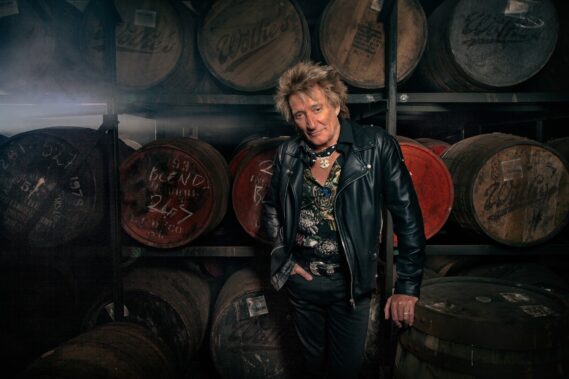 Caption: Sir Rod Stewart at Loch Lomond Distillery (Photo Credit Jonas Mohr) 