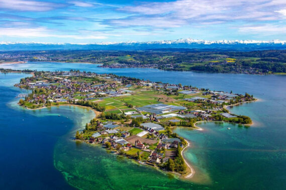 Aerial view of Reichenau Island in the middle of Lake Constance, by A. Mende.
