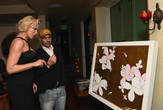 Haute Living Los Angeles celebrated Ted Lasso star Hannah Waddingham on EMMY’s Eve at The Hideaway, where celeb-loved artist Johnathan Schultz provided her with a custom piece in Beverly Hills, CA.