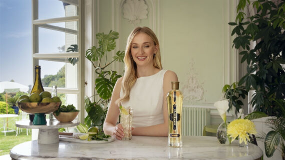 SOPHIE TURNER RETURNS TO THE SOUTH OF FRANCE TO REIGNITE HER LOVE AFFAIR WITH THE ST-GERMAIN HUGO SPRITZ
