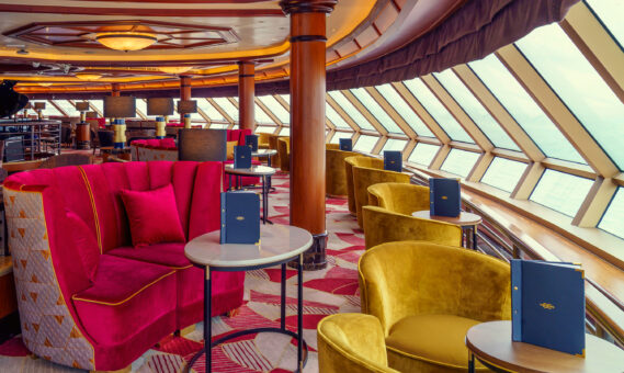 Commodore Club aboard Queen Elizabeth