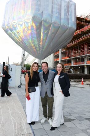 On Tuesday, December 2, Naftali Group welcomed guests to JEM Private Residences’ sales gallery for an exclusive Art Basel preview of its newest installation. The evening featured an exclusive look at JEM Private Residences’ custom-built “JEM,” created to honor and celebrate Miami’s art scene, and guests witnessed the installation’s ascent into the Miami skyline while enjoying hors d’oeuvres and cocktails. The moment was a true fusion of art, architecture and design, underscoring Naftali Group’s commitment to innovation. (Credit: BFA)