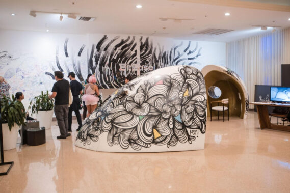 The 24th Iconic Sagamore Brunch featured the unveiling of The Orb of Harmony by internationally acclaimed artist KEF! (Simon Röhlen), created in partnership with Sobe Sky Development, The Morris Lapidus Foundation, and BitBasel at The Sagamore South Beach on December 6.(Photo Credit: WorldRedEye.com)  