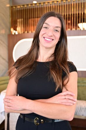 Jasmine Wehbe as Sommelier