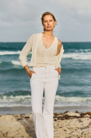 Karolína Kurková showcases a relaxed look from the Express summer collection.
